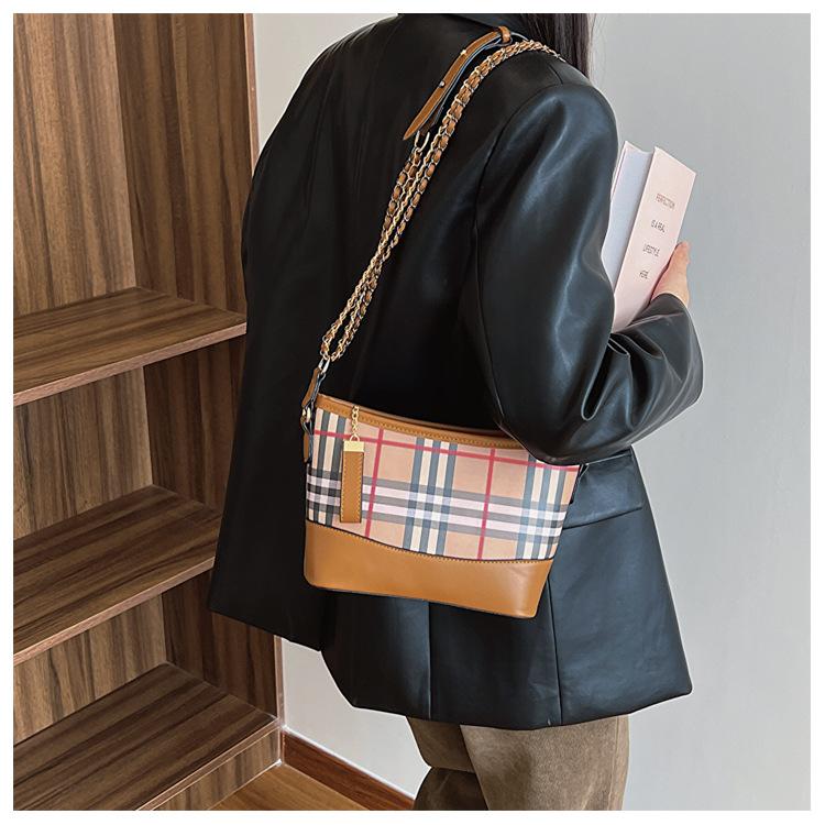 New Fashion Versatile Large Capacity Crossbody Women's Bag 1024010909