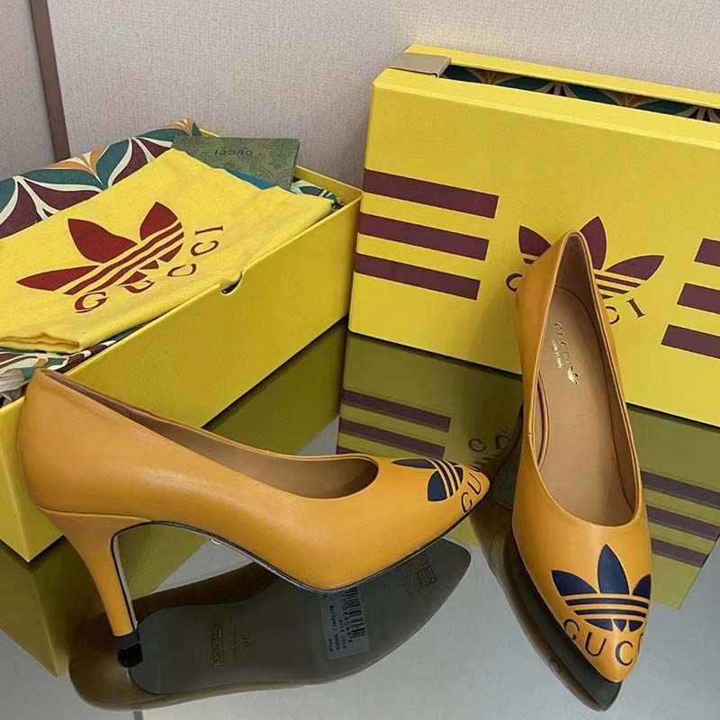 Gucci Women Adidas x Gucci Trefoil Pump Yellow Leather Blue Trefoil Print 9 Cm Heel