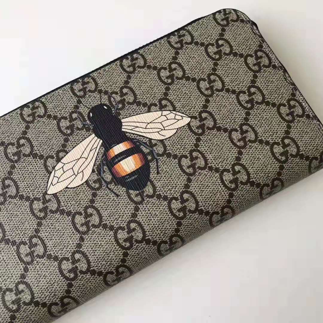 Gucci GG Men Bee Print GG Supreme Zip Around Wallet in Beige/Ebony GG Supreme