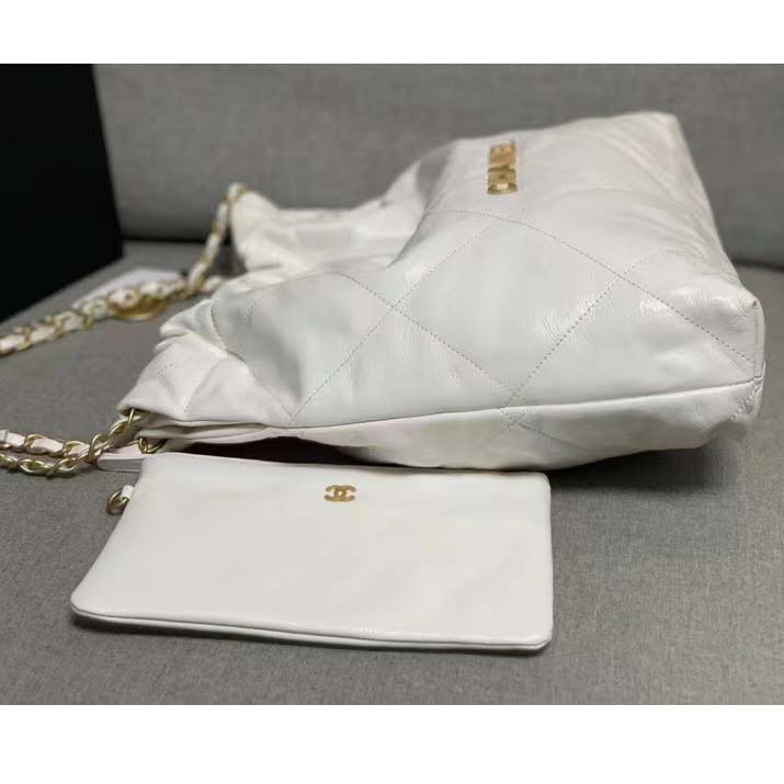 Chanel Women 22 Large Handbag Calfskin Gold-Tone Lacquered Metal