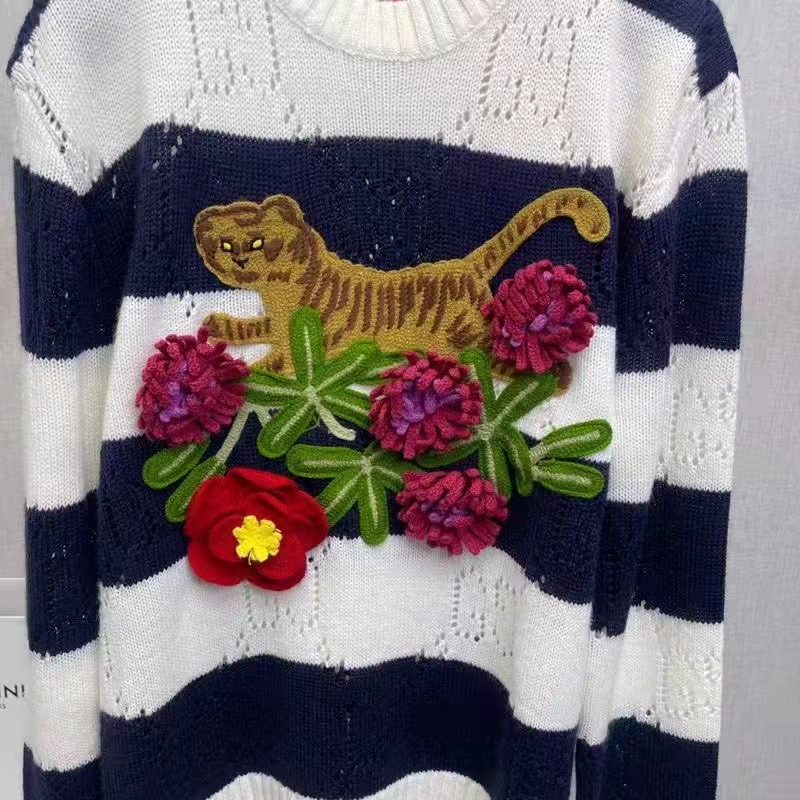 Gucci GG Men Gucci Tiger Wool Sweater Embroidery Tiger Flower Crewneck