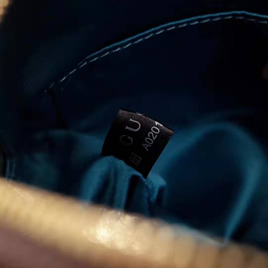 Gucci GG Women Ophidia GG Small Shoulder Bag in Beige GG Supreme Canvas