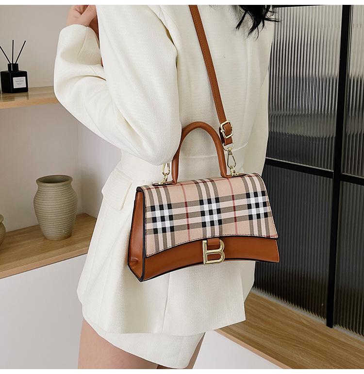 Retro Small Square Bag New High-end Sense Shoulder Bag 1024041615