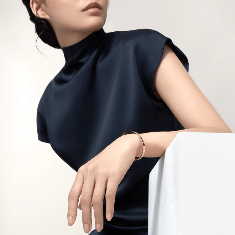 CARTIER LOVE BRACELET, SMALL MODEL, 6 DIAMONDS – 16