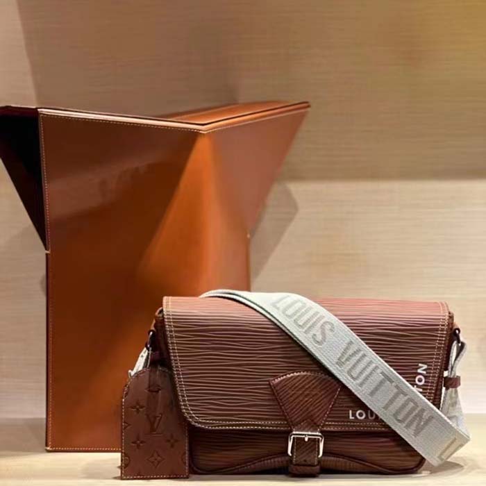 Louis Vuitton LV Unisex Montsouris Messenger Cognac Calf Leather Textile Lining