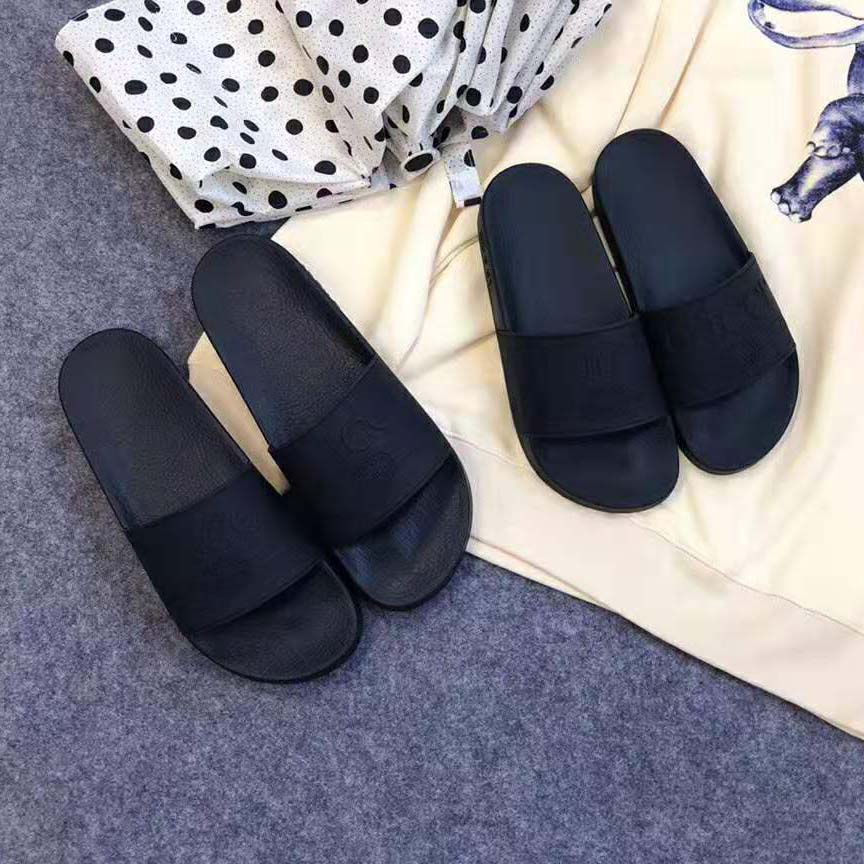 Gucci Unisex Gucci Logo Rubber Slide Sandal-Black