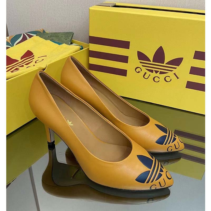 Gucci Women Adidas x Gucci Trefoil Pump Yellow Leather Blue Trefoil Print 9 Cm Heel
