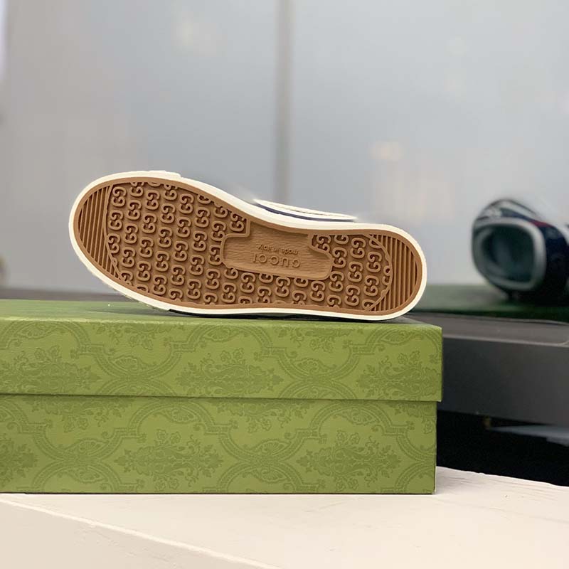 Gucci Unisex Tennis 1977 Sneaker Beige Ebony Jumbo GG Canvas Low 3 Cm Heel