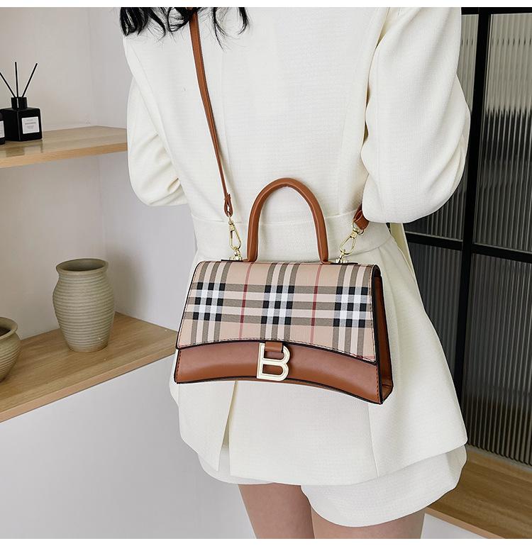 Retro Small Square Bag New High-end Sense Shoulder Bag 1024041615