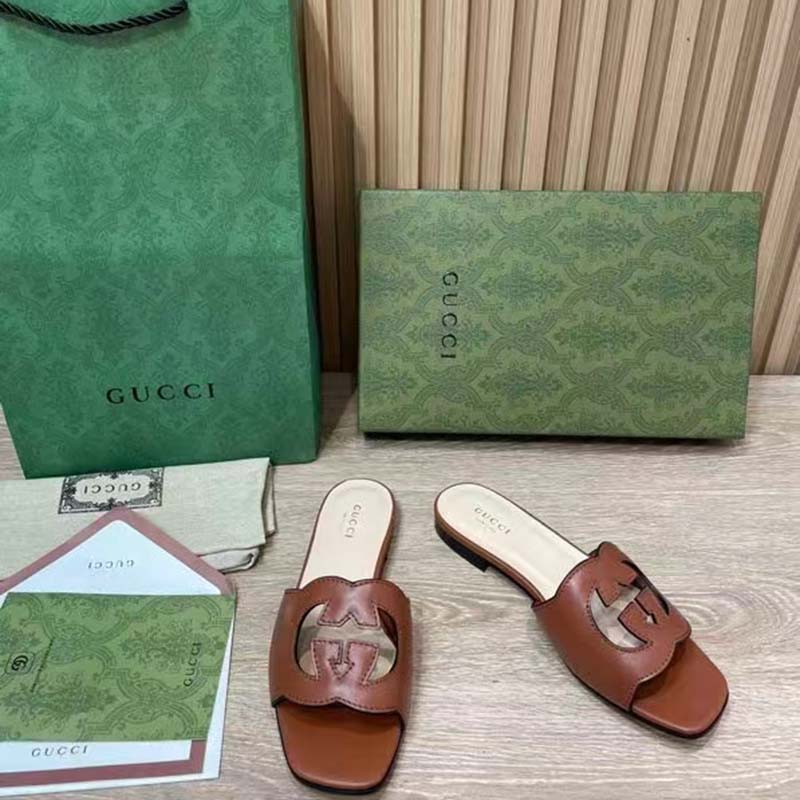 Gucci Women Interlocking G Cut Out Slide Sandal Cuir Leather Flat
