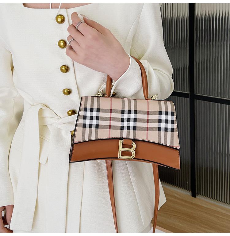 Retro Small Square Bag New High-end Sense Shoulder Bag 1024041615