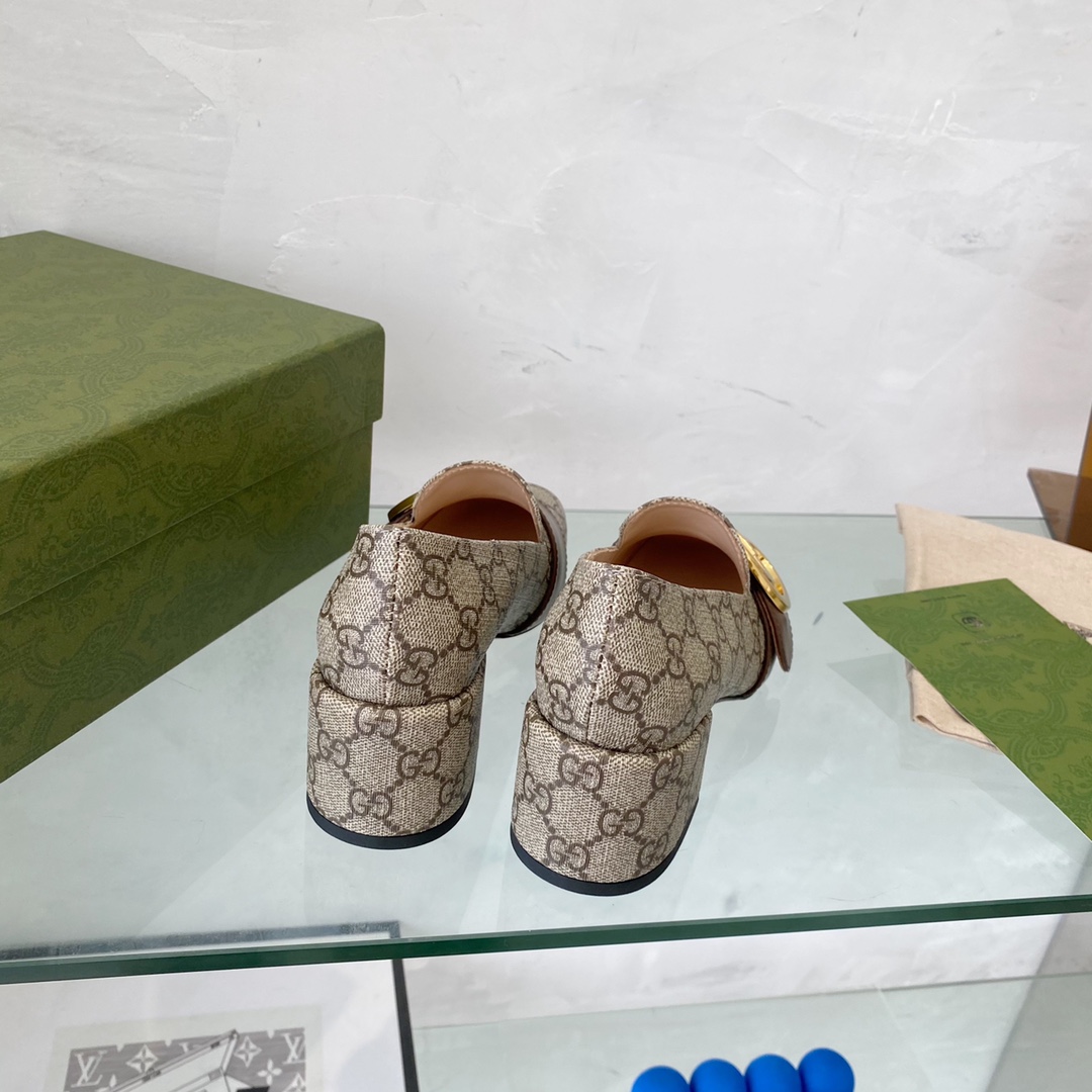 Gucci Women Blondie Pump Beige Ebony GG Supreme Canvas Round Interlocking G