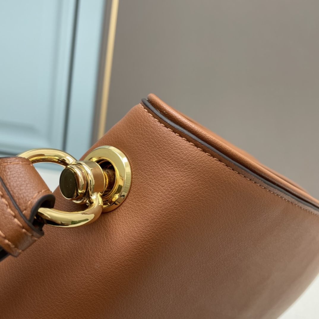 Gucci Women GG Blondie Medium Bag Brown Leather Round Interlocking G