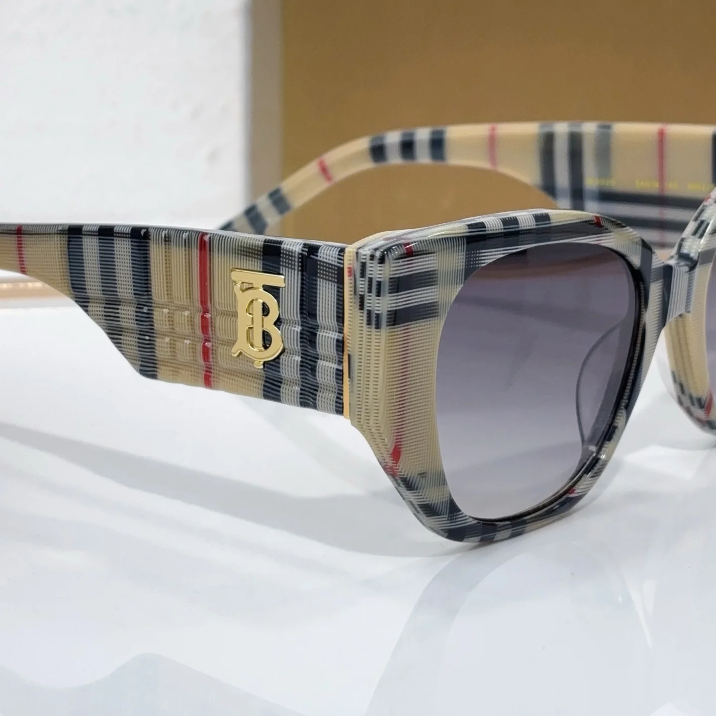 Fashion and versatile sunglasses 1025051304