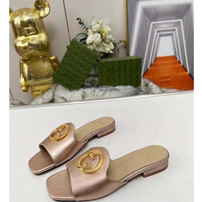 Gucci Women GG Gucci Nojum Blondie Slide Metallic Platinum Leather Round Interlocking G Flat