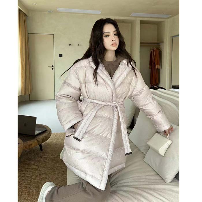 Louis Vuitton LV Women Flight Mode Monogram Jacquard Puffer Wrap Coat Polyamide Light Beige