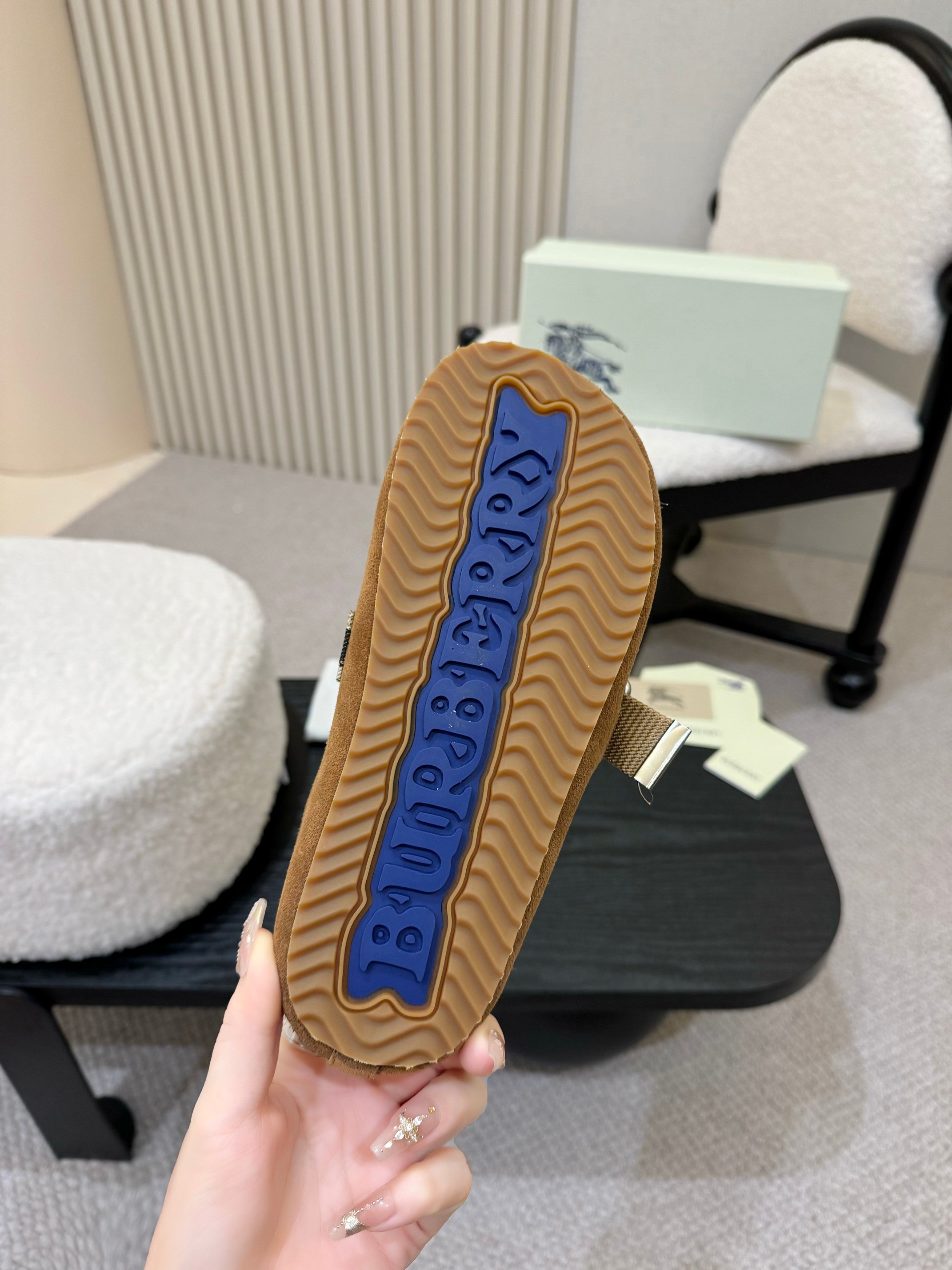 Women Check Suede Urchin Clogs XC0425080504