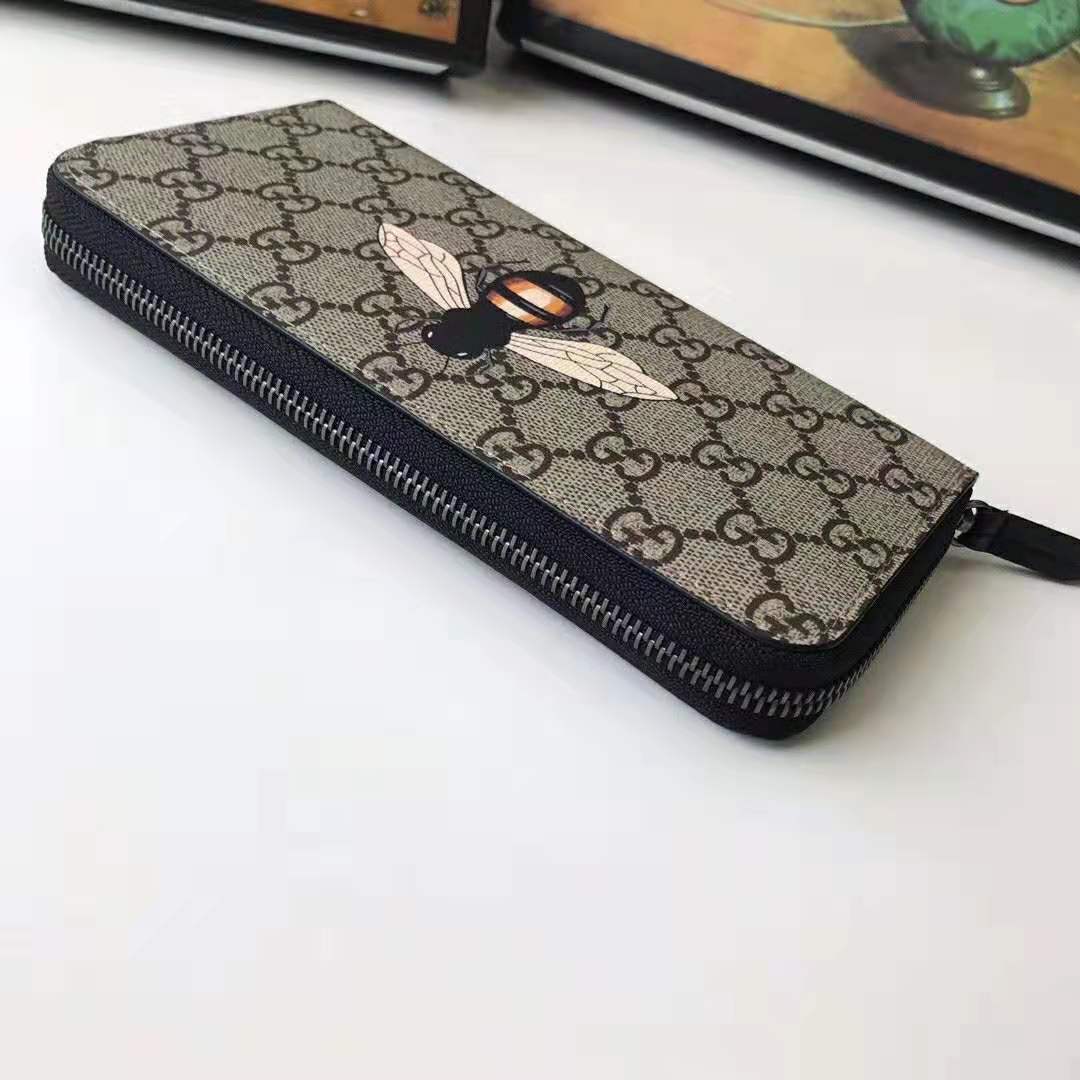 Gucci GG Men Bee Print GG Supreme Zip Around Wallet in Beige/Ebony GG Supreme