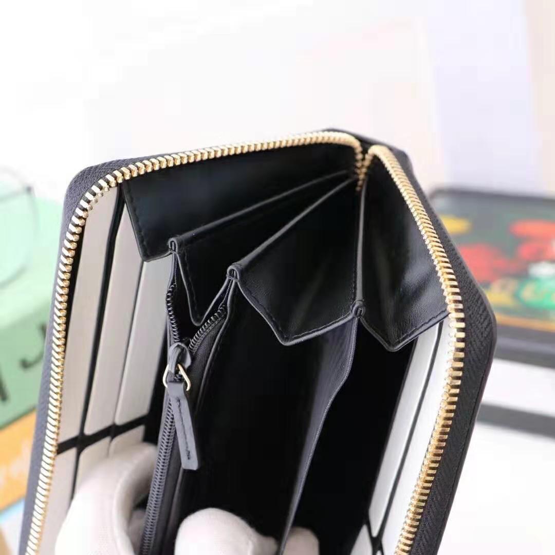 Gucci GG Unisex Leather Zip Around Wallet with Gucci Logo in Black Leather