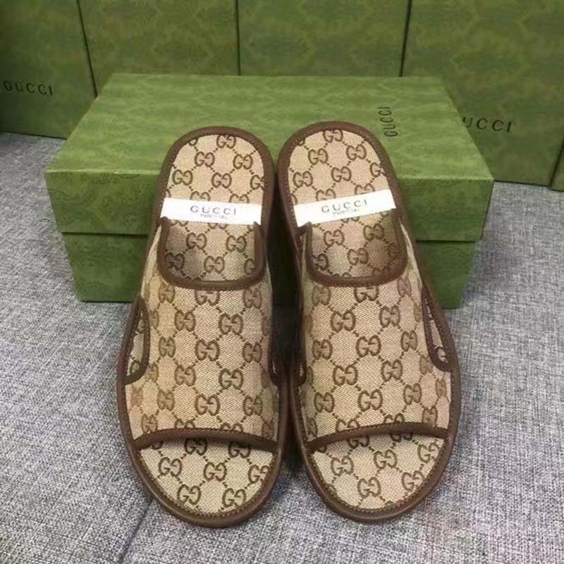 Gucci Unisex GG Supreme Slide Sandal Beige Ebony GG Supreme Canvas