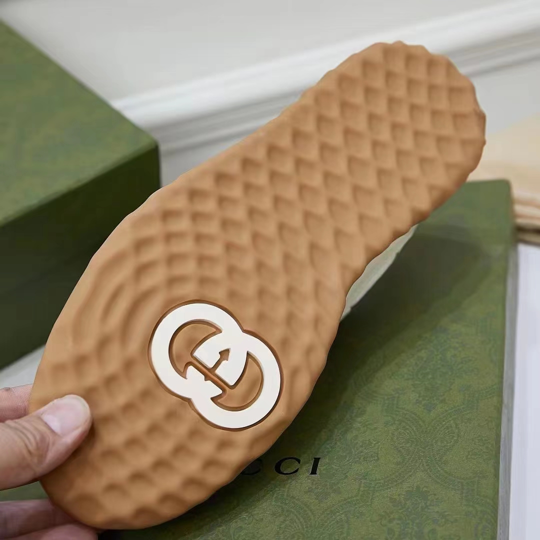 Gucci Unisex GG MAC80 Sneaker Off White Leather Round Toe Rubber Flat