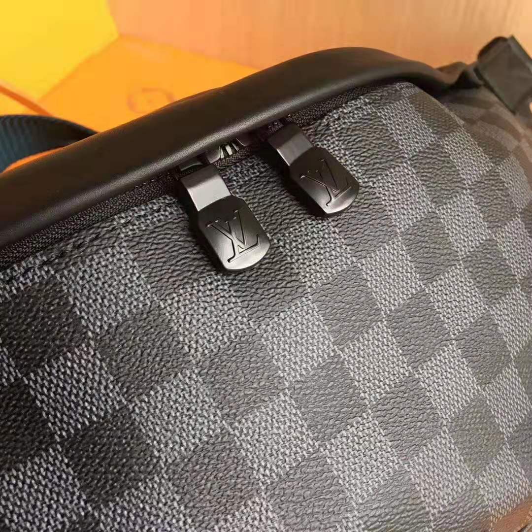 Louis Vuitton LV Men Discovery Bumbag in Damier Graphite Canvas-Grey