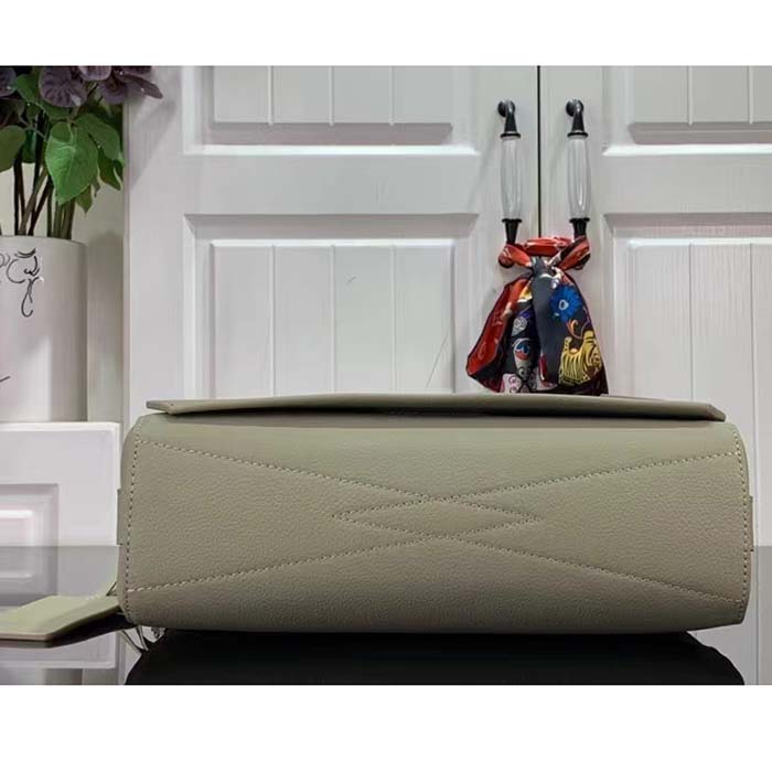 Louis Vuitton LV Unisex Takeoff Messenger Sage Cowhide Leather Textile Lining