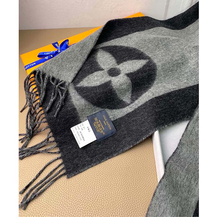 Louis Vuitton Unisex LV Cardiff Scarf Two-Tone Monogram Flower