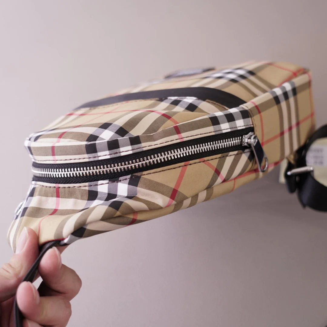 New fashionable and versatile men's chest bag 1024011218