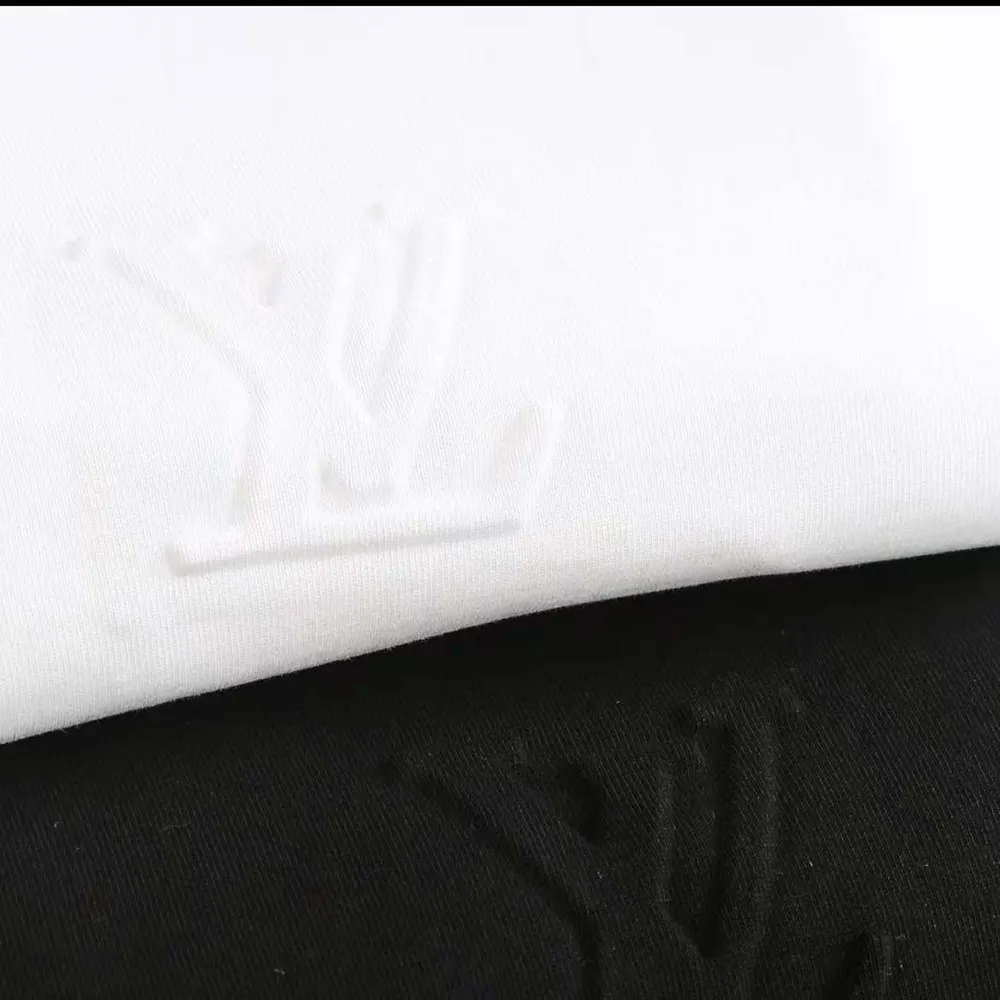 Louis Vuitton Men Embossed LV T-Shirt-White 1AA5E0