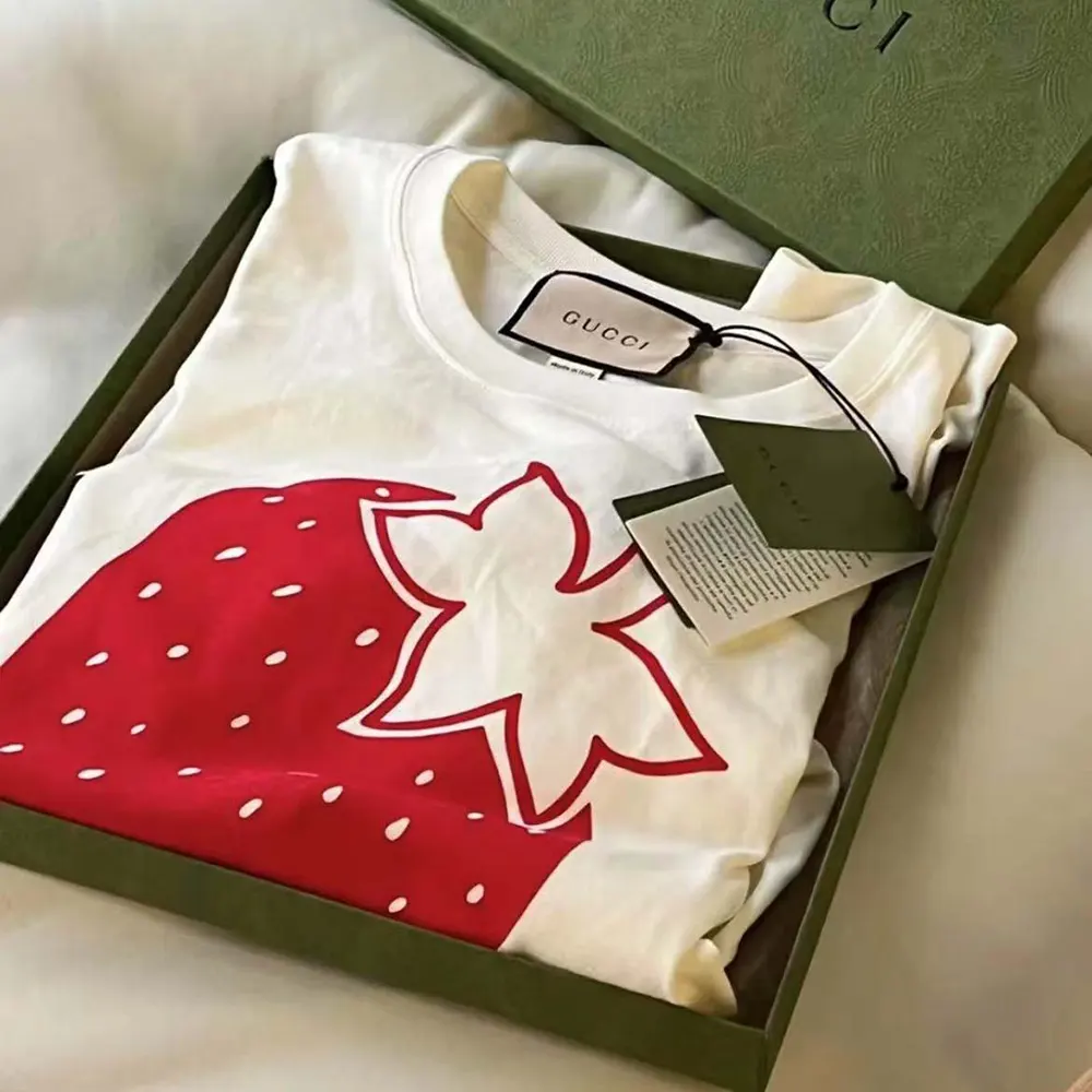 Gucci Women Strawberry Gucci Cotton T-shirt 615044XJDZU9095
