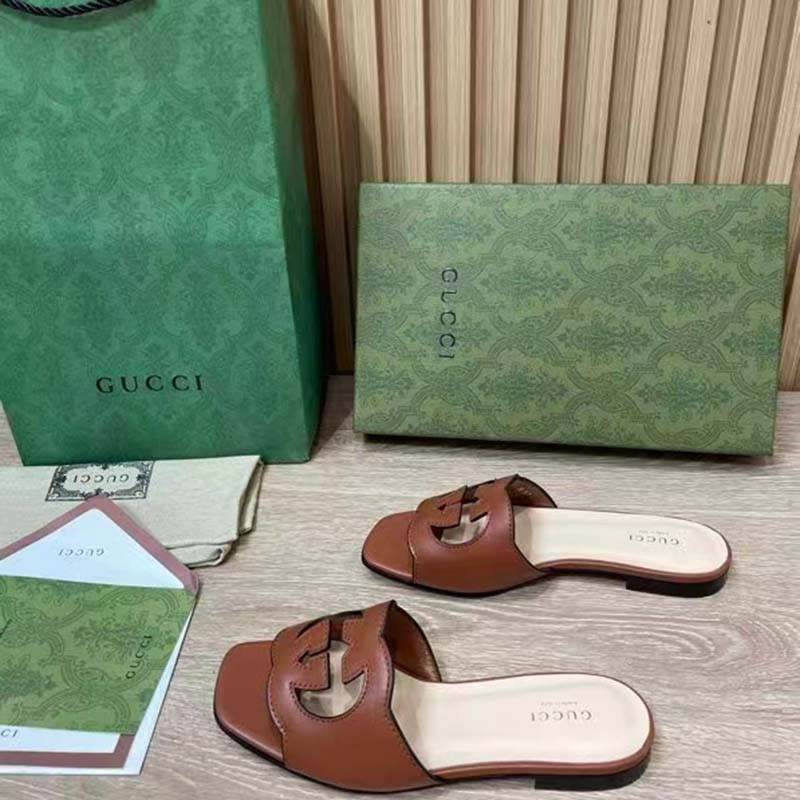 Gucci Women Interlocking G Cut Out Slide Sandal Cuir Leather Flat