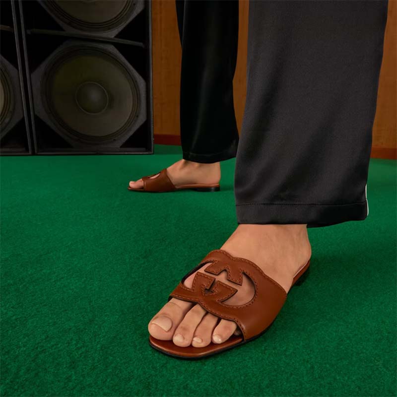 Gucci Women Interlocking G Cut Out Slide Sandal Cuir Leather Flat