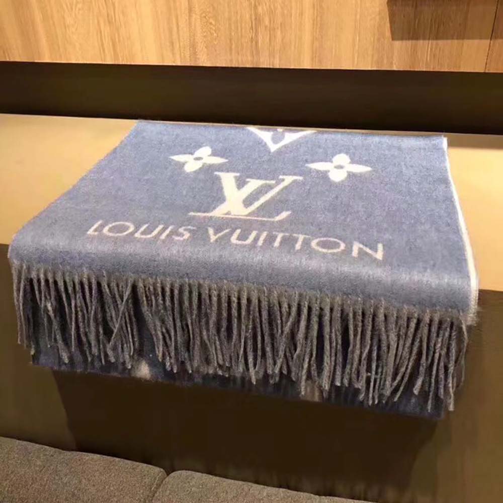 Louis Vuitton LV Unisex Studdy Reykjavik Scarf with Monogram Print and LV Initials M76076