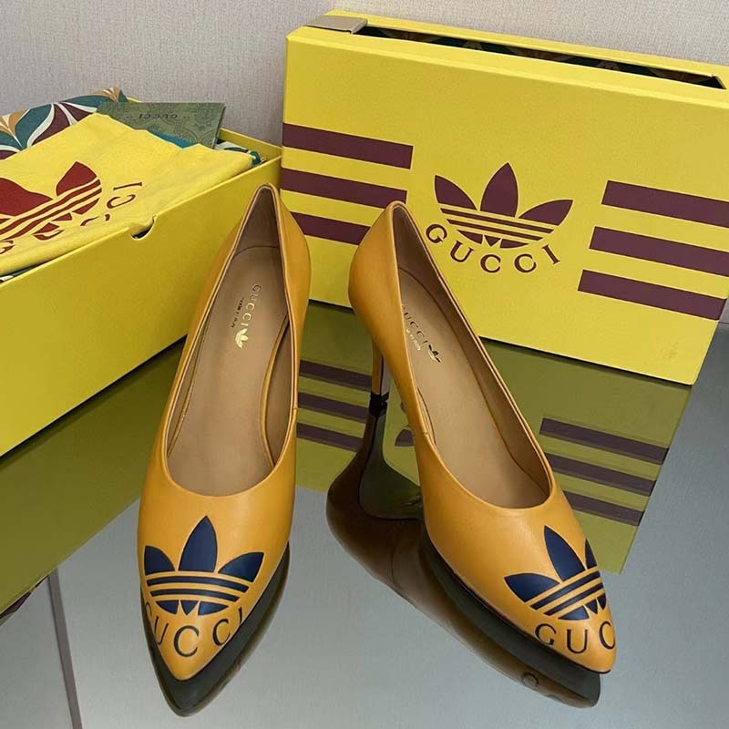 Gucci Women Adidas x Gucci Trefoil Pump Yellow Leather Blue Trefoil Print 9 Cm Heel