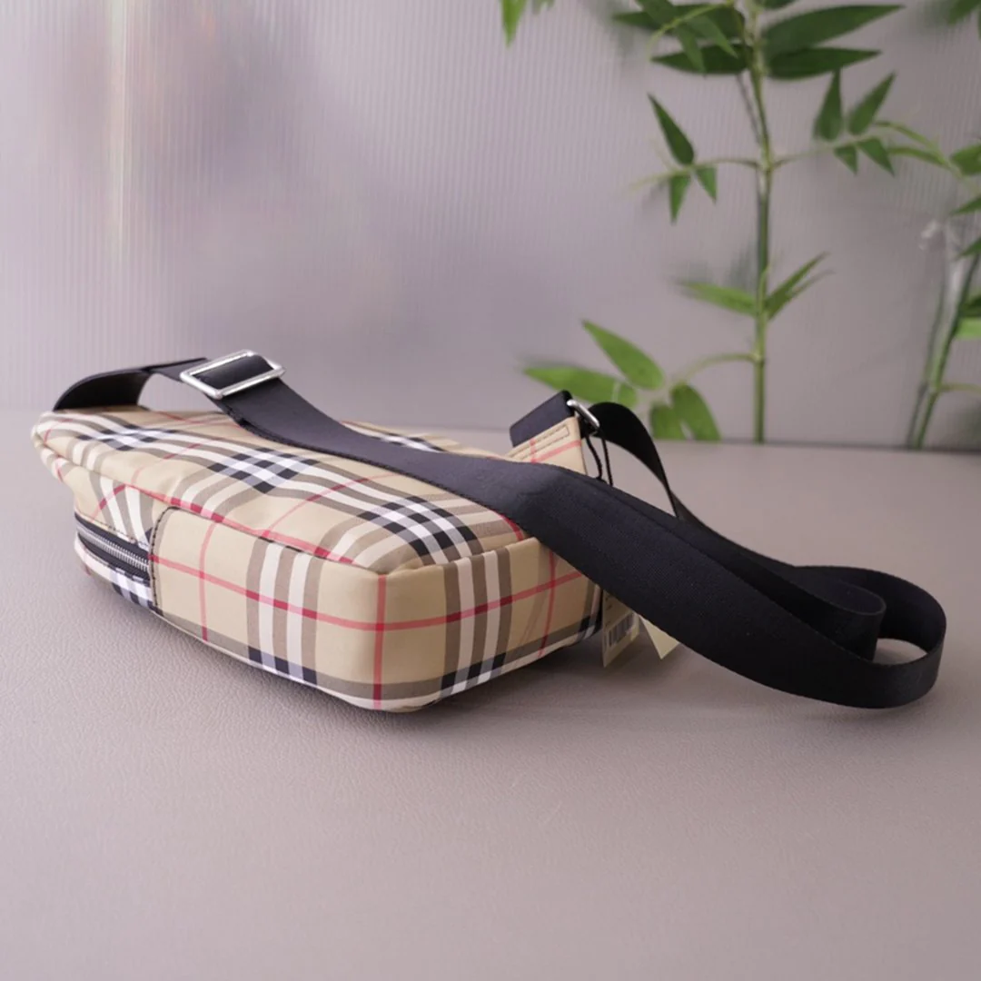 New fashionable and versatile men's chest bag 1024011218