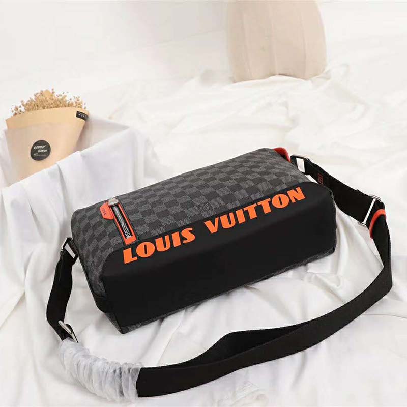 Louis Vuitton LV Men Damier Cobalt Race Discovery Messenger PM Bag-Grey