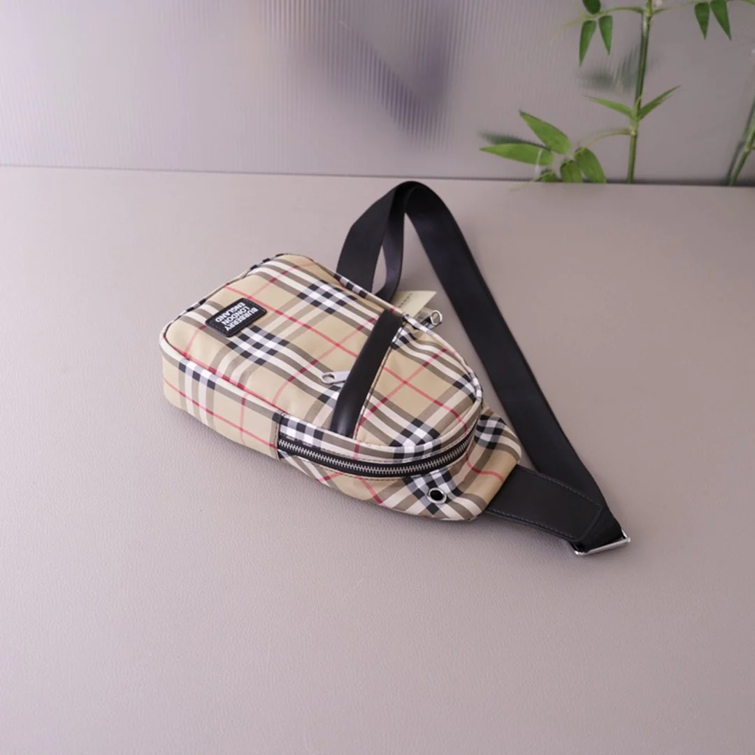 New fashionable and versatile men's chest bag 1024011218