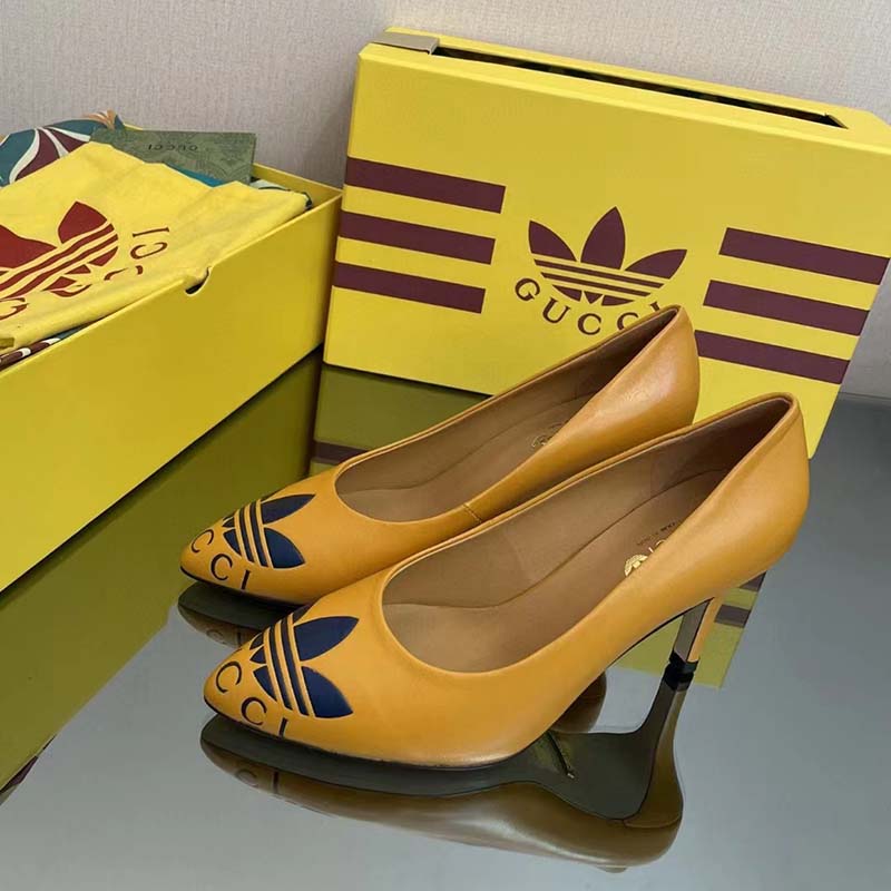 Gucci Women Adidas x Gucci Trefoil Pump Yellow Leather Blue Trefoil Print 9 Cm Heel