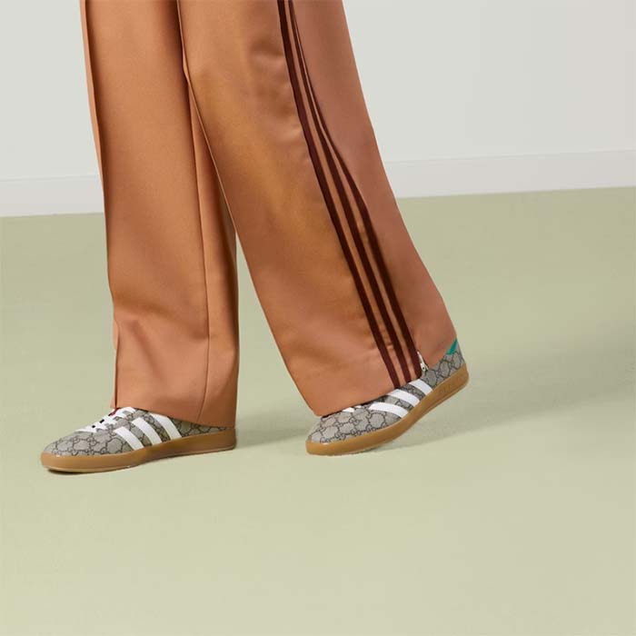 Gucci Unisex Adidas x Gucci Gazelle Sneaker Beige Ebony GG Supreme Canvas Low Heel