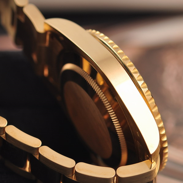 Rolex Submariner Date Blue Dial 18k Yellow Gold 41mm