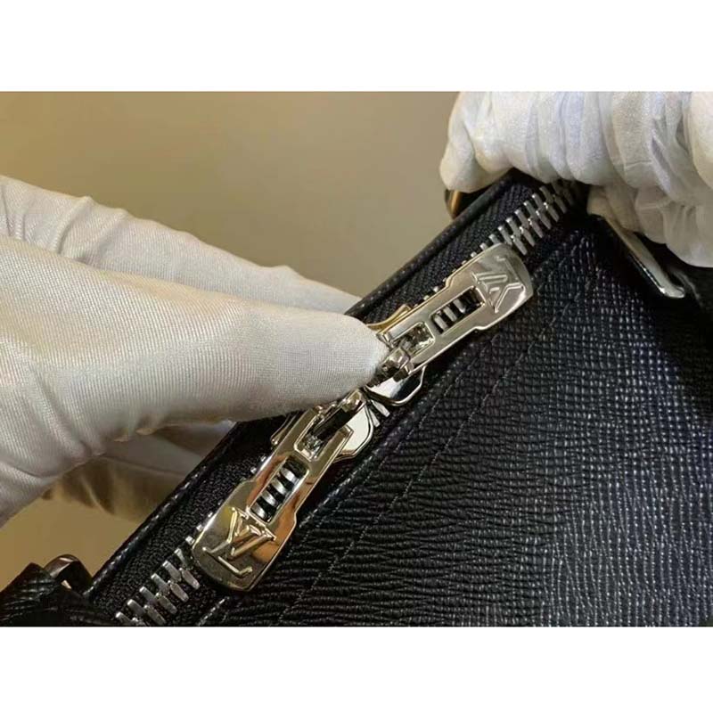 Louis Vuitton LV Unisex Keepall Bandoulière 50 Bag Black Ultra-Soft Taiga Leather