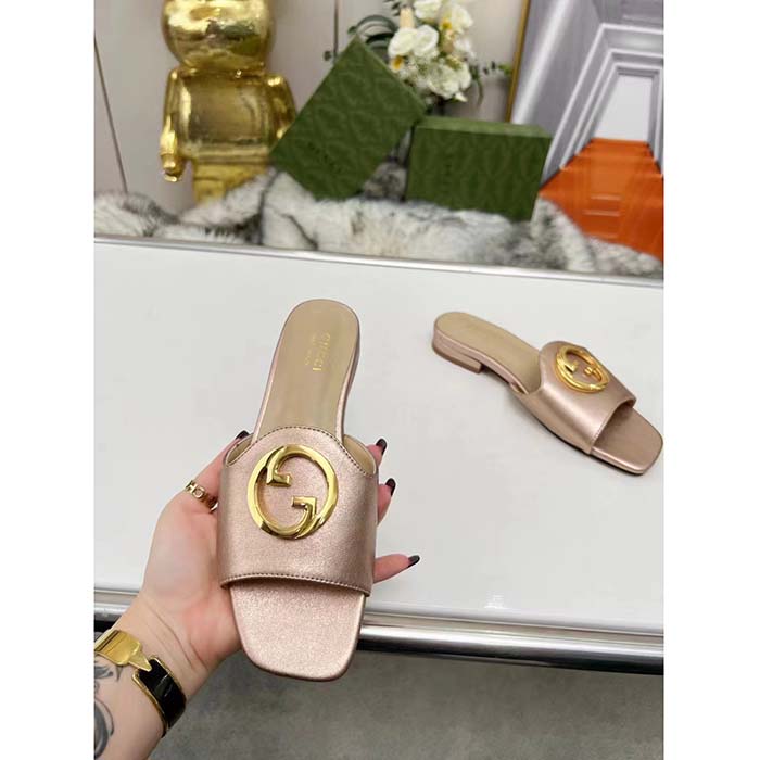 Gucci Women GG Gucci Nojum Blondie Slide Metallic Platinum Leather Round Interlocking G Flat