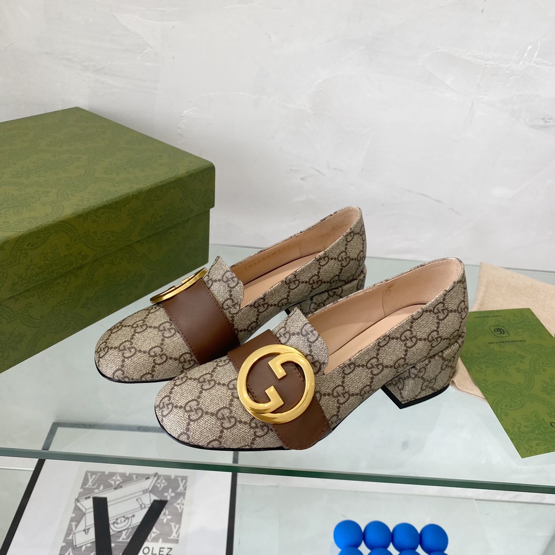 Gucci Women Blondie Pump Beige Ebony GG Supreme Canvas Round Interlocking G