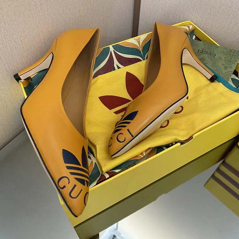 Gucci Women Adidas x Gucci Trefoil Pump Yellow Leather Blue Trefoil Print 9 Cm Heel