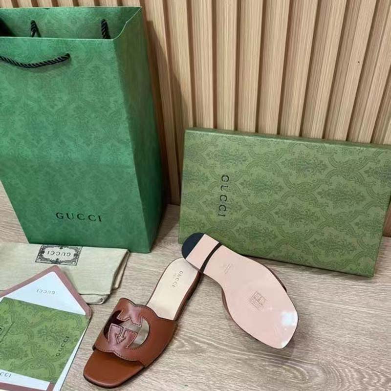 Gucci Women Interlocking G Cut Out Slide Sandal Cuir Leather Flat