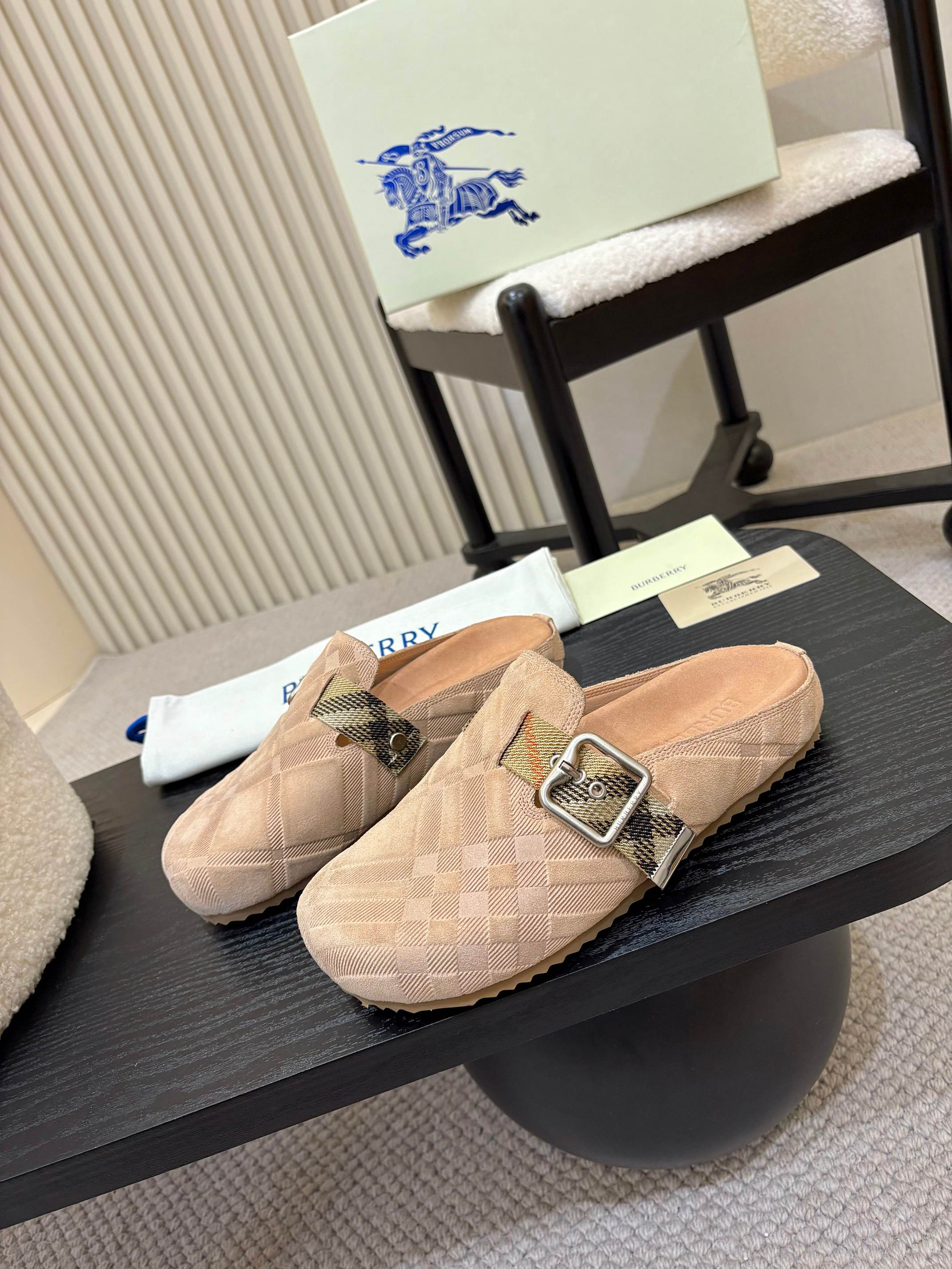 Women Check Suede Urchin Clogs XC0425080503