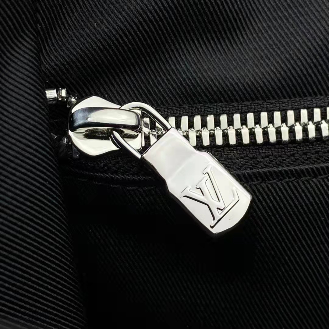 Louis Vuitton LV Unisex New Flap Messenger Black Taiga Cowhide Leather