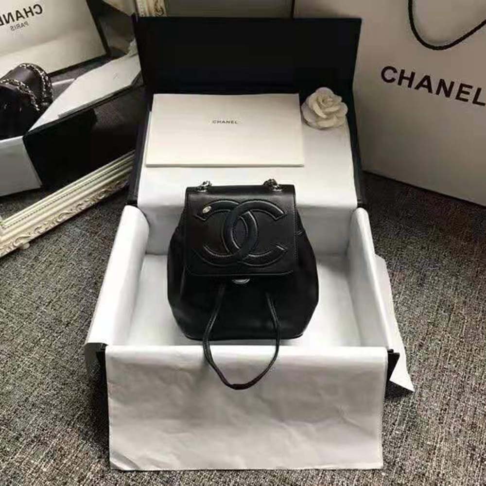 Chanel Women Backpack in Lambskin Leather-Black