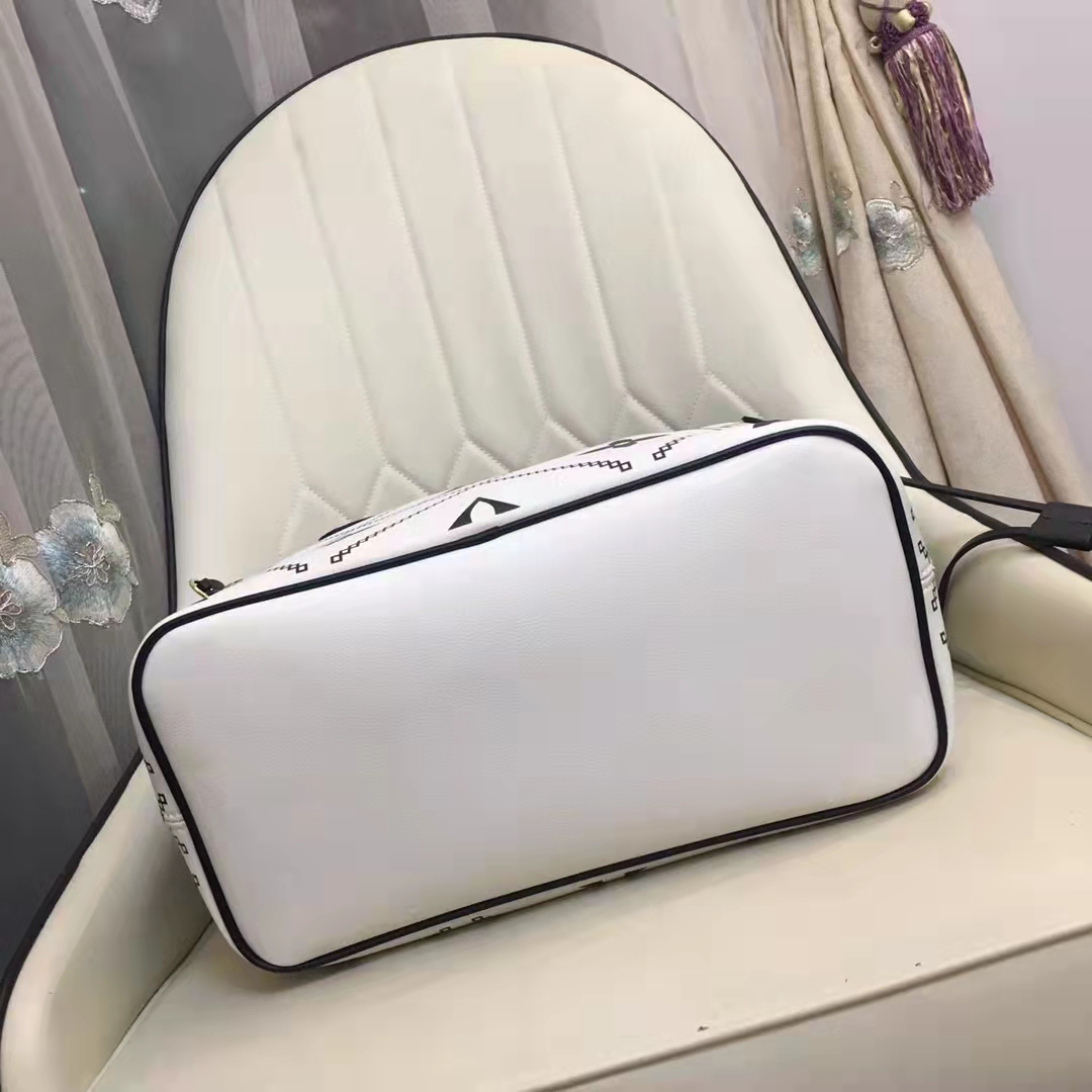 Louis Vuitton LV Women Neverfull MM Tote Crème Beige Grained Cowhide Leather